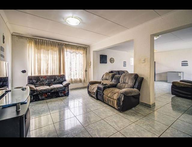 3 BEDROOM HOUSE FOR SALE IN POMONA